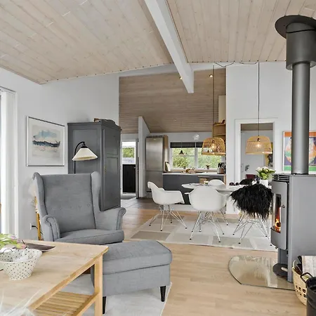 Semesterbostad Stunning In With House Sea View