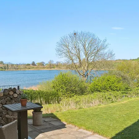 度假居 In With View