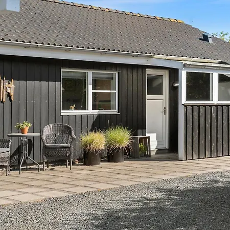 Fin Bolig I Med Sjøutsikt