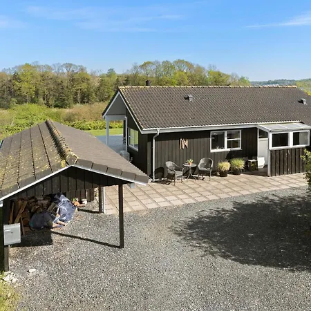 Feriehus Fin Bolig I Med Sjøutsikt *