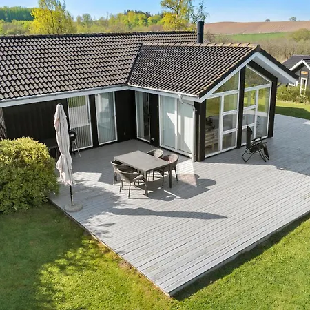 Fin Bolig I Med Sjøutsikt